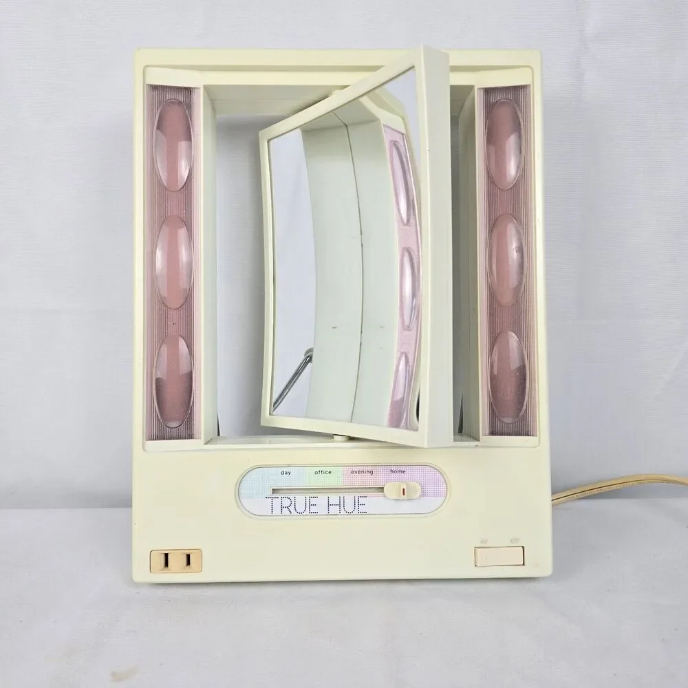 TRUE HUE LIGHTED MAKE-UP MIRROR DUAL SIDED MAGNIFYING. 4 SETTINGS‎ /OUTLET